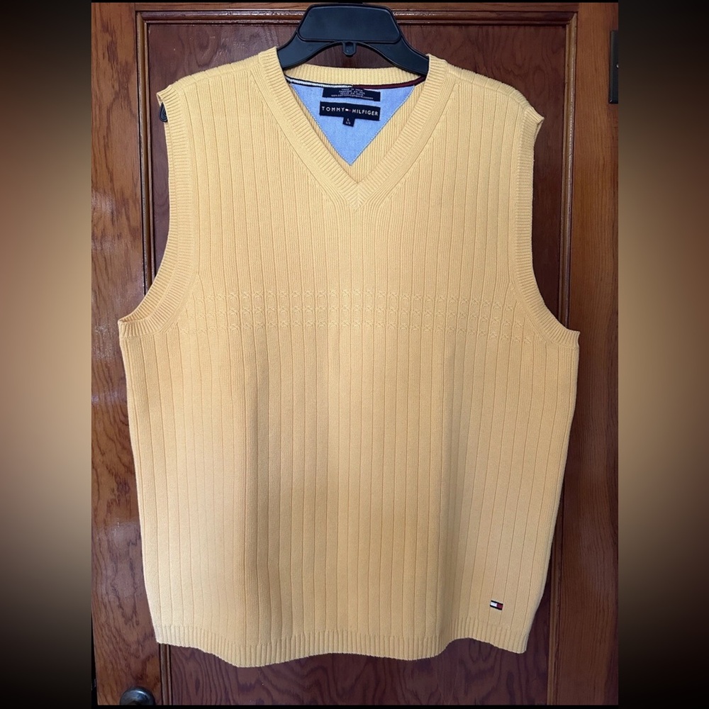 TOMMY HILFIGER Yellow Knitted Vest Men Size LARGE V-Neck Golf Formal